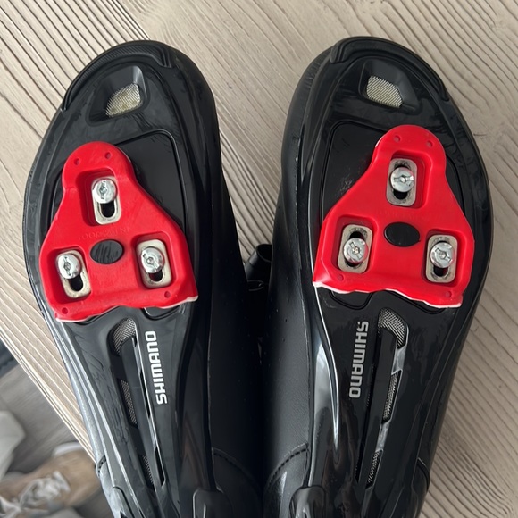 Shimano cycling shoes w/ look delta clips included - Picture 6 of 7